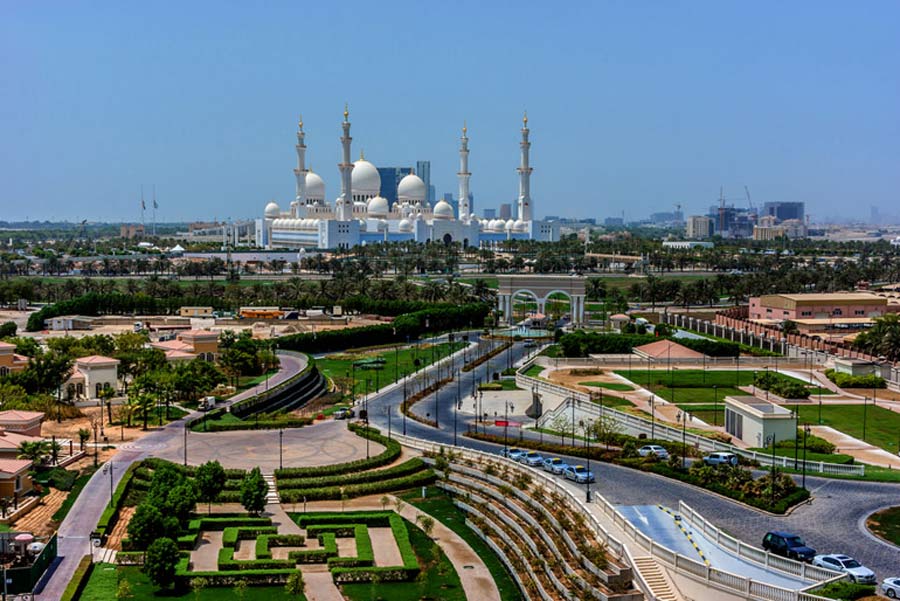 مسجد الشيخ زايد بالإمارات.